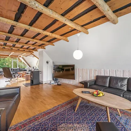 24 Person Pool House With Activity And 8 Bedrooms Hébergement de vacances
