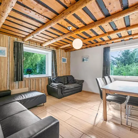 Hébergement de vacances 24 Person Pool House With Activity And 8 Bedrooms *