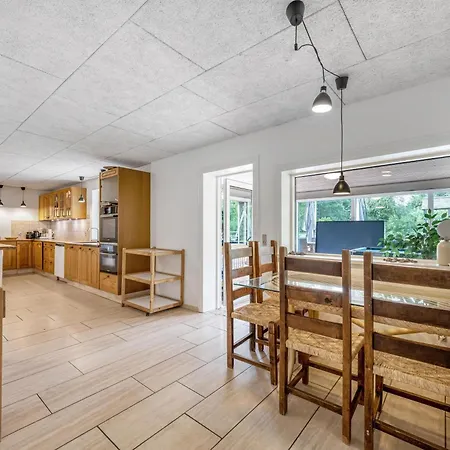 24 Person Pool House With Activity And 8 Bedrooms Hébergement de vacances Kårup