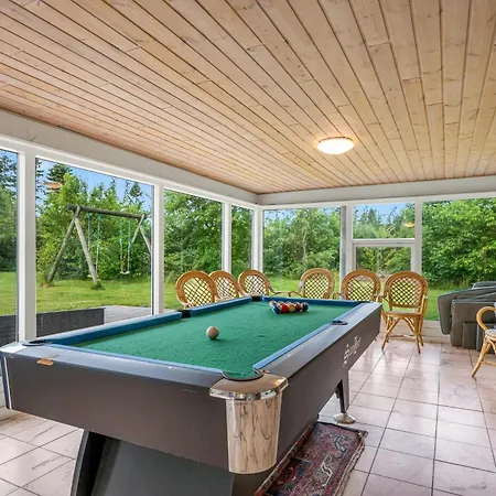 24 Person Pool House With Activity And 8 Bedrooms Hébergement de vacances *