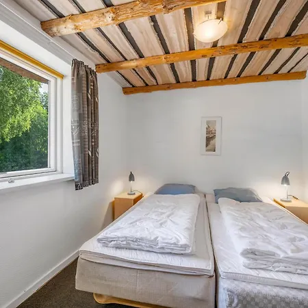 24 Person Pool House With Activity And 8 Bedrooms Hébergement de vacances