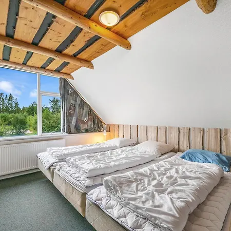 Hébergement de vacances 24 Person Pool House With Activity And 8 Bedrooms Kårup